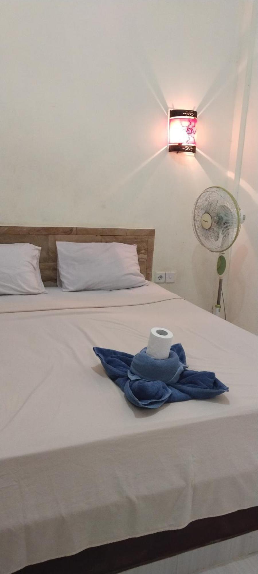 Amed Stop Inn Homestay, Rooftop Restaurant And Bar ภายนอก รูปภาพ