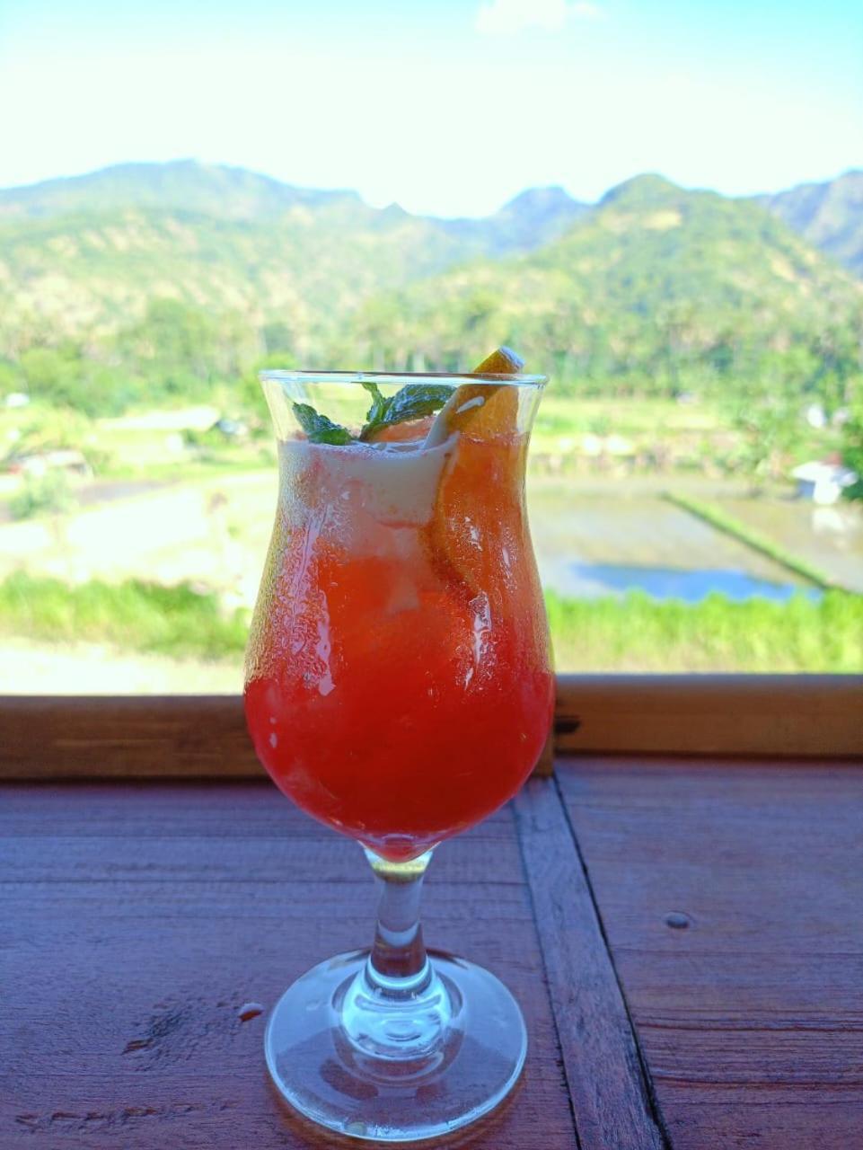 Amed Stop Inn Homestay, Rooftop Restaurant And Bar ภายนอก รูปภาพ