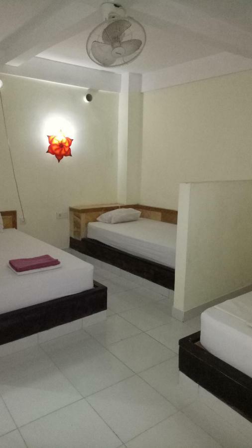Amed Stop Inn Homestay, Rooftop Restaurant And Bar ภายนอก รูปภาพ