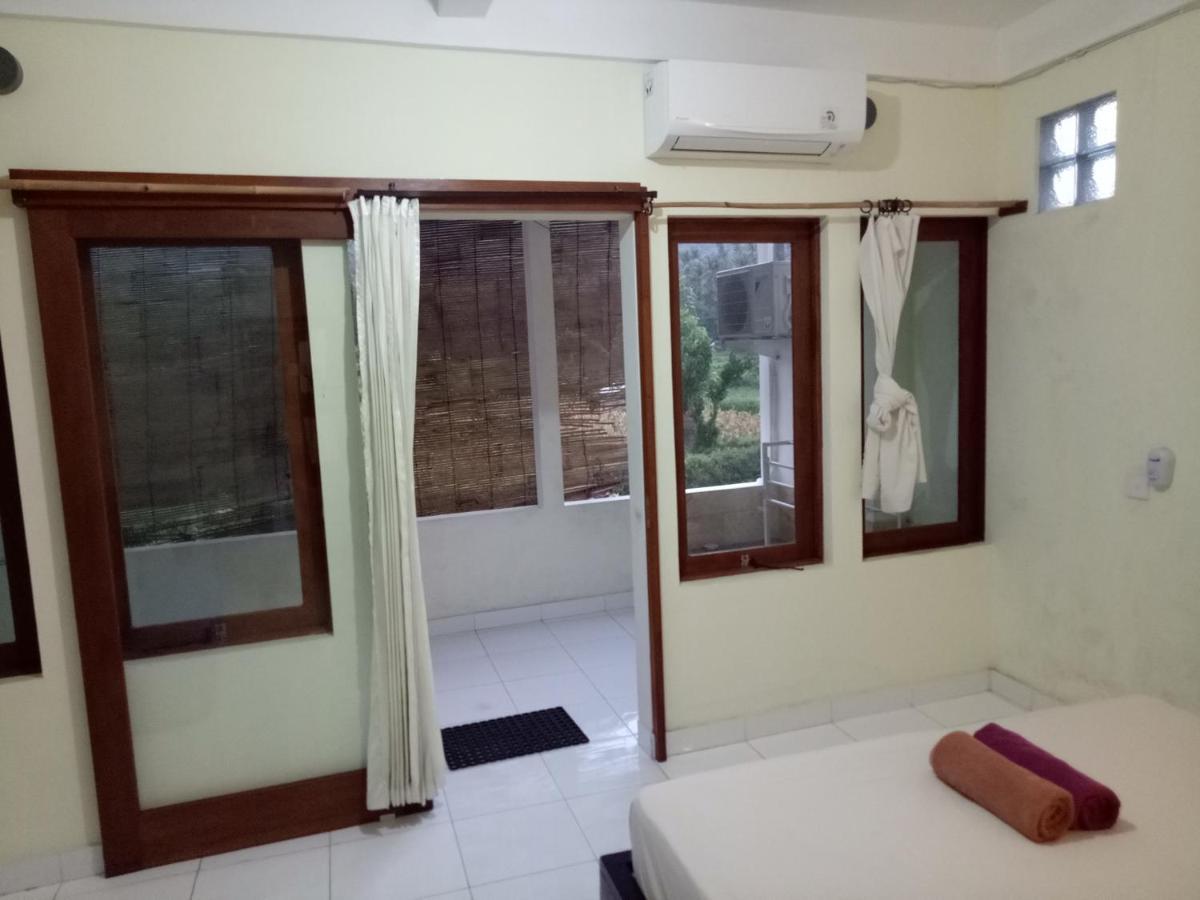 Amed Stop Inn Homestay, Rooftop Restaurant And Bar ภายนอก รูปภาพ
